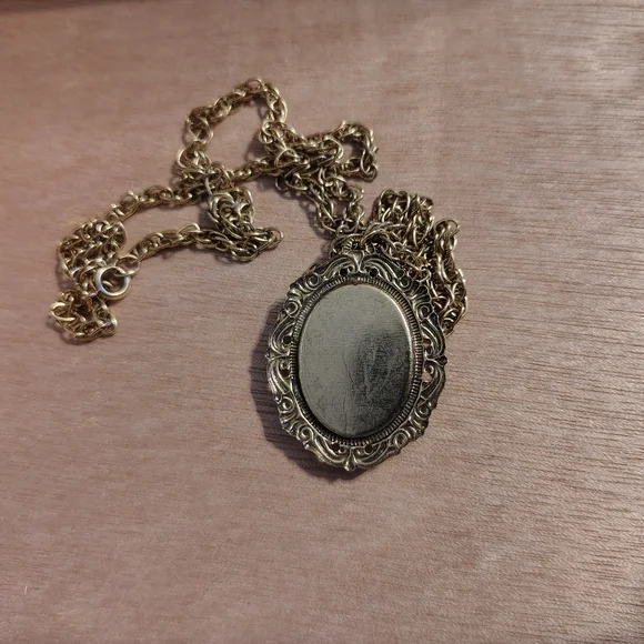 Vintage Cameo Necklace Salmon - Picture 4 of 4